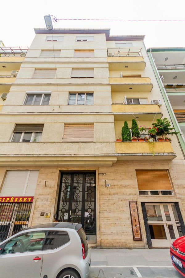 Central Studio @ Jaszai Mari Square Budapest Ngoại thất bức ảnh